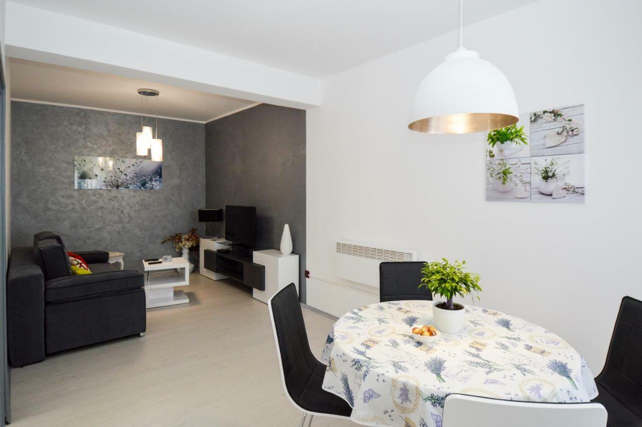 Sia House Apartment Pula Exterior photo